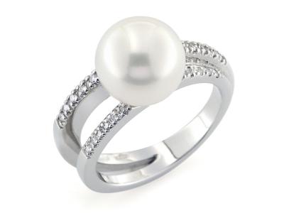 Anello in Oro con Perla e Diamanti