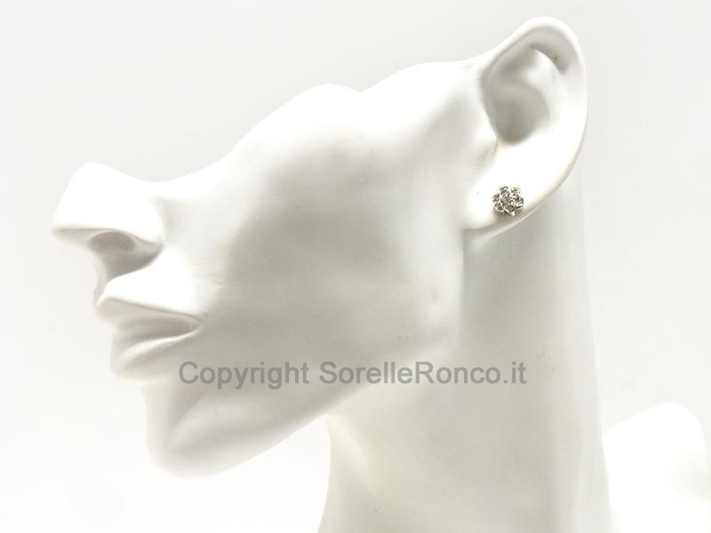 ORECCHINI IN ORO CON FIORE DI DIAMANTI