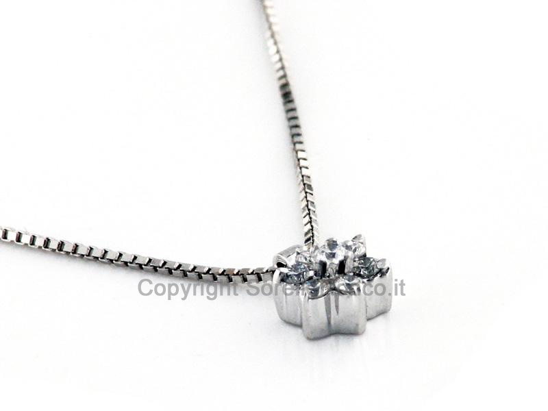 COLLANA IN ORO CON DIAMANTI A FIORE 0.12 CT