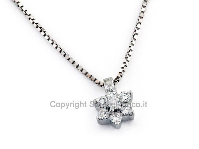 COLLANA IN ORO CON DIAMANTI A FIORE 0.12 CT