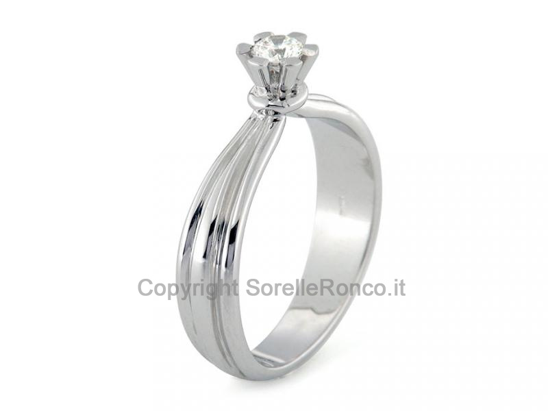 ANELLO SOLITARIO CON DIAMANTE 0.20 CT