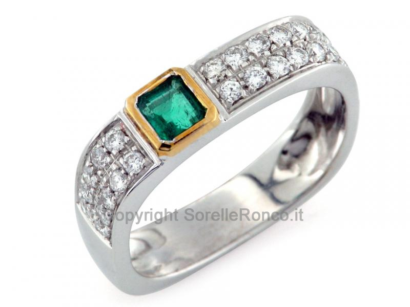 ANELLO QUADRATO CON SMERALDO E DIAMANTI