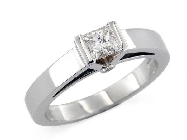 CF01354 - Anello con Diamante Solitario 0.41 Ct