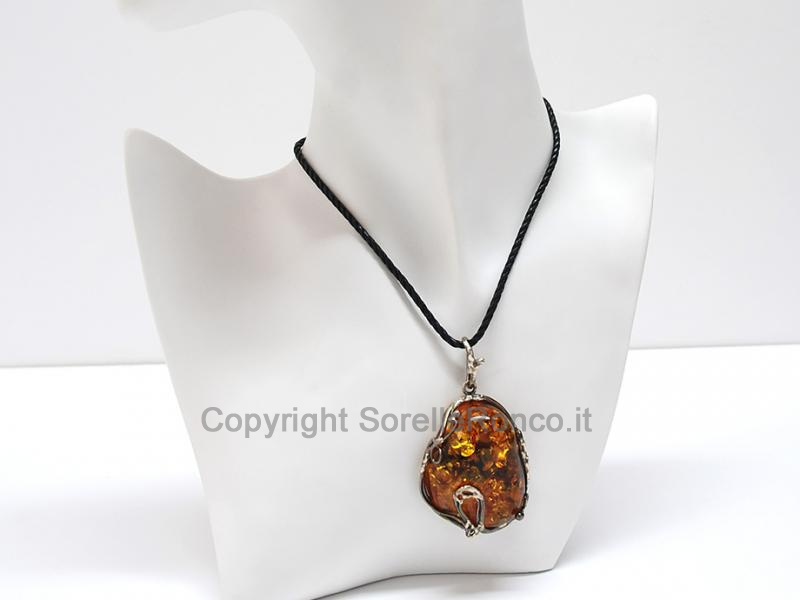 COLLANA CON PENDENTE AMBRA BALTICA