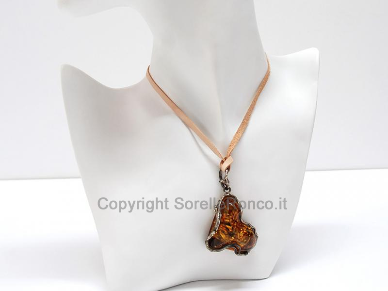 COLLANA CON PENDENTE AMBRA COGNAC