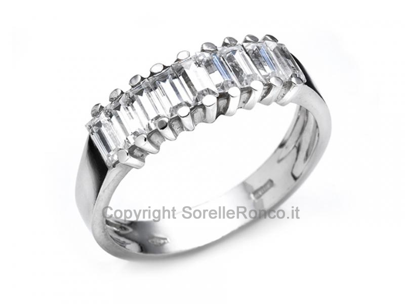 ANELLO IN ORO BIANCO E ZIRCONI BAGUETTE