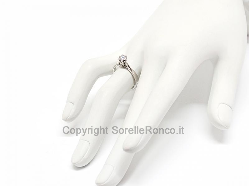 SOLITARIO CON DIAMANTE DA 0.41 CT