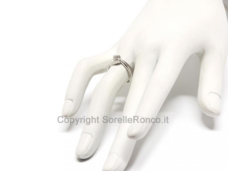 ANELLO SOLITARIO CON DIAMANTE DA 0.22 CT