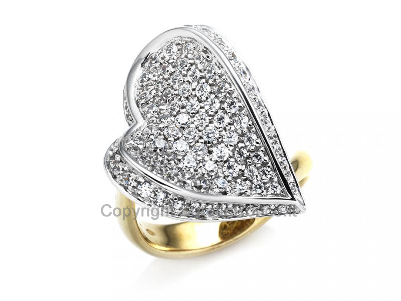 ANELLO A CUORE ORO BIANCO CON BRILLANTI ZIRCONI