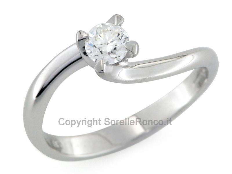 ANELLO CONTRARIÉ CON DIAMANTE 0.36 CT
