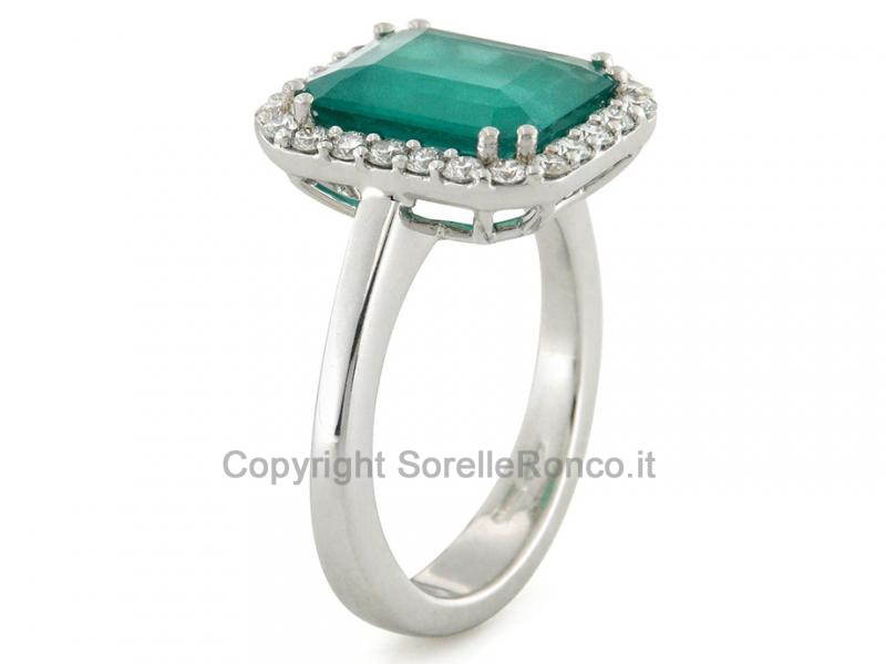 ANELLO CON DIAMANTI E SMERALDO 3.79 CT