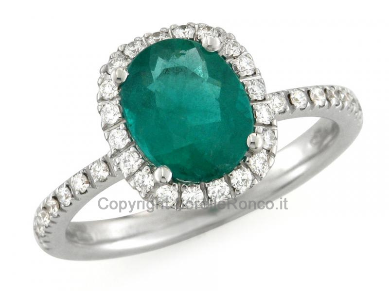 ANELLO SMERALDO OVALE MODELLO HALO CON DIAMANTI
