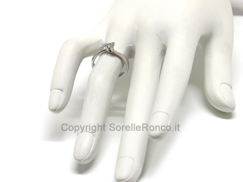 ANELLO SOLITARIO ORO BIANCO CON DIAMANTE 0.10 CT