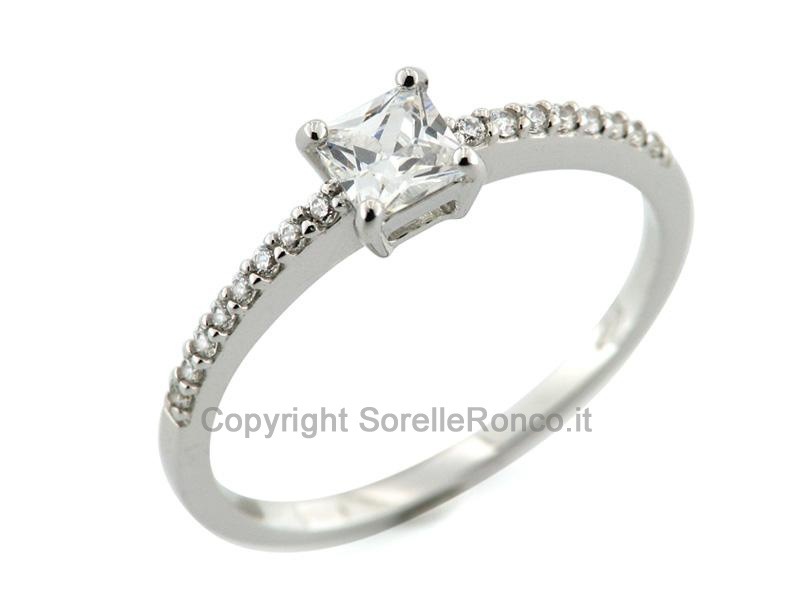 ANELLO SOLITARIO CARRE' IN ORO BIANCO