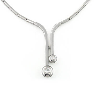 Scopri Elegante Collana Oro e Puntiluce